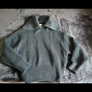 Sueter color verde militar!! Solo se uso una vez